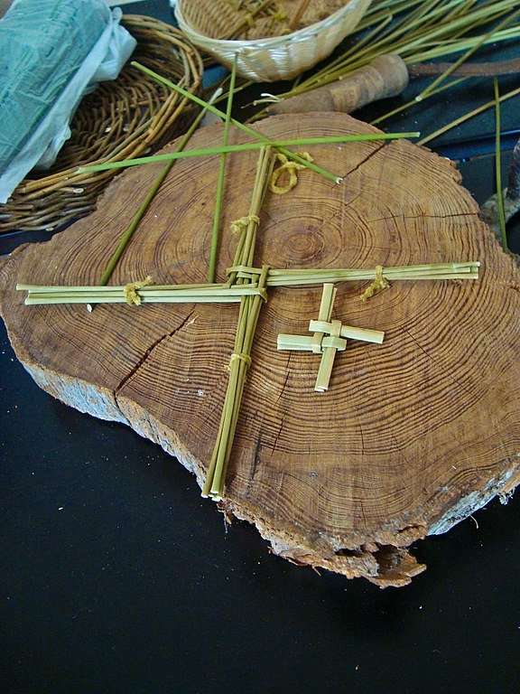 folklore.ie - St. Brigid's Crosses with Straw Bows, Co.